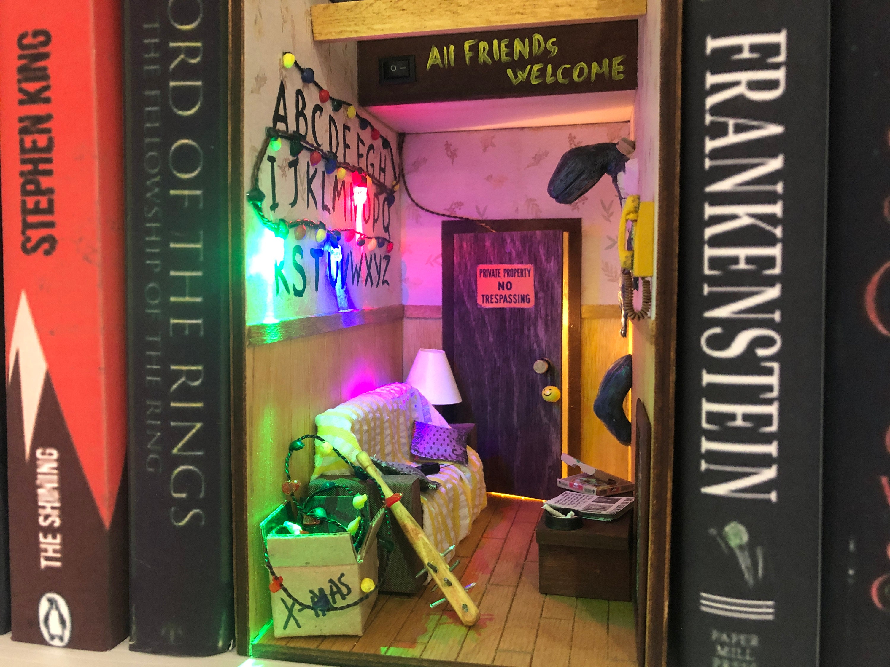 Book Nook Shelf Insert Pennywise, It -  Sweden