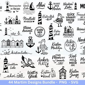 Op de afbeelding: Een verzameling van 44 zwart-witte nautische ontwerpen, waaronder vuurtorens, zeemeeuwen, ankers en zinnen als "Nordsee Liebe" en "Moin". De ontwerpen zijn in verschillende stijlen, geschikt voor digitale kunst of knutselwerk.