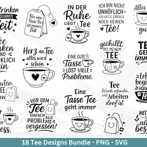 Puede incluir: Un conjunto de 18 diseños en blanco y negro con temática de té. Cada diseño presenta una taza de té, una bolsita de té y texto en alemán. Los diseños incluyen frases como "El té es el mejor momento" y "El té siempre ayuda".