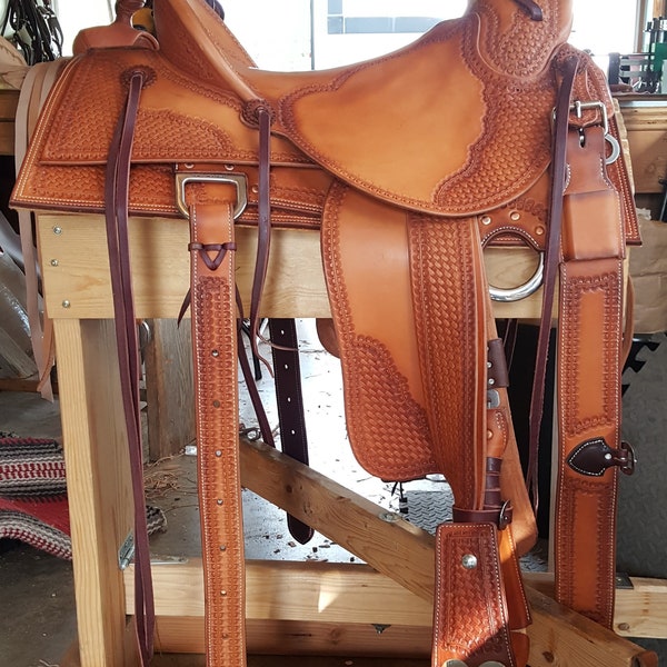 Leather Western Roping Ranch Wade Saddle for Horse with Tack Set Seat 14"-18" Inches Seat.