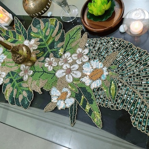 Runner da tavolo fatto a mano, runner da tavolo con perline a forma di primavera con fiori e foglie, 13 x 36 pollici, runner zarimoonhalloween