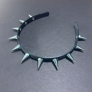 Haarreif mit grünen Metallic-Spikes