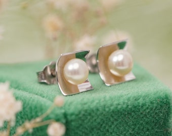 14k White Gold Pearl Earrings, Elegant Solid Gold Studs with Pearl, Gold Earrings For a Bride, Jewelry Present for a Woman