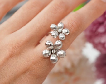Bague fleur faite main en or blanc 18 carats et diamants, finition Millerighe