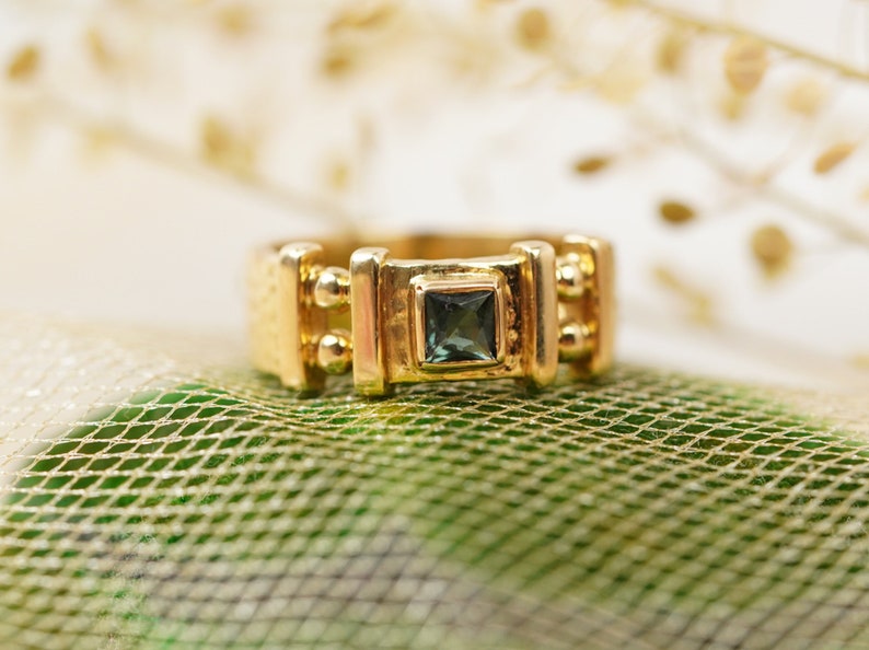 18k Green Tourmaline Gold Ring, 1980s Handmade Vintage Ring, Gold Present for Her image 2