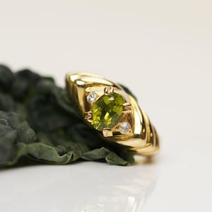 18k Majestic Peridot and Diamonds Ring, Vintage Gold Peridot Ring, Gold Present for Her