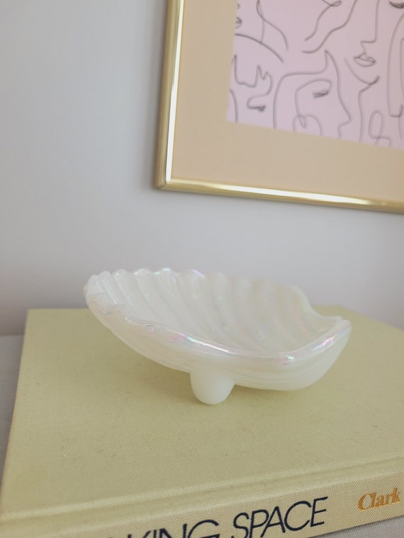 Vintage Avon iridescent seashell milk glass jewel… - image 6