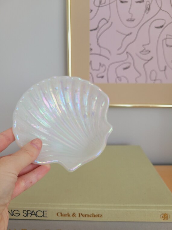 Vintage Avon iridescent seashell milk glass jewel… - image 3