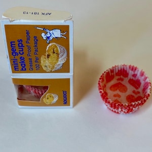 Vintage Rowoco Mini-Gem Bake Cups With Hearts