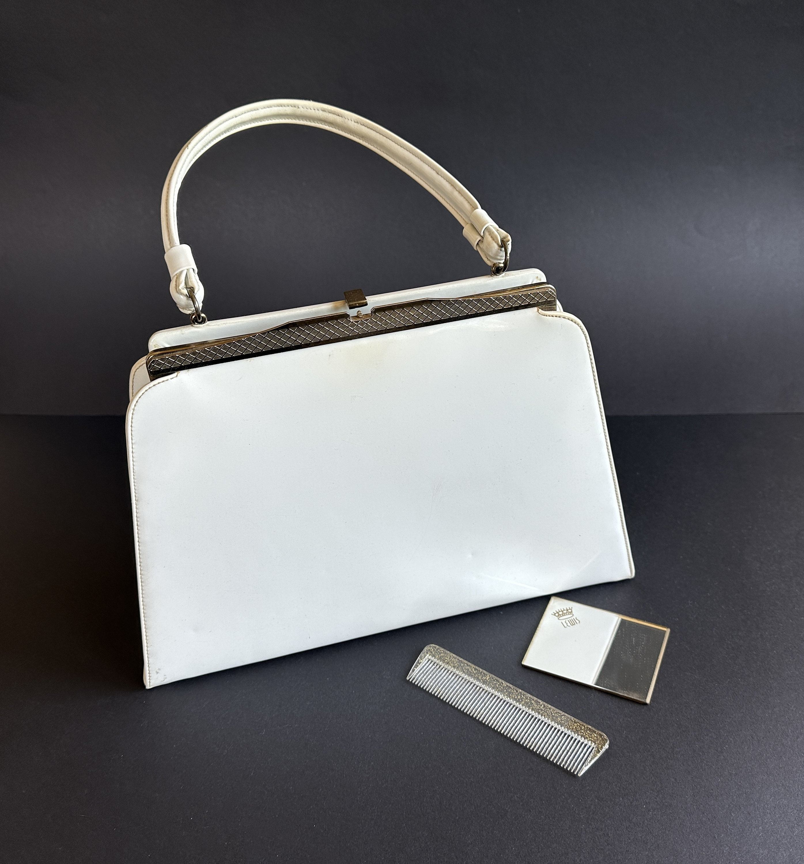 Pochette cosmétique patent leather travel bag Louis Vuitton White in Patent  leather - 34329217