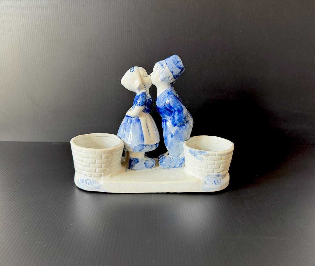 Delft Style Dutch Kissing Couple Planter a Bloom-rite Figurine - Etsy