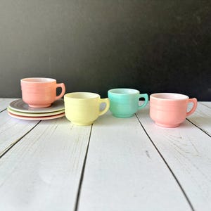 1950s Hazel Atlas Child&#39;s Tea Party Set 3 Saucers 4 Cups