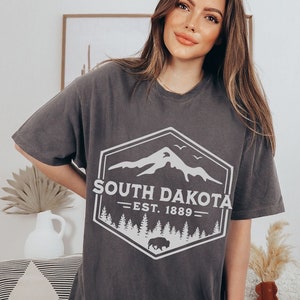 Comfort Colors South Dakota Shirt Bison Tee Badlands Tshirt National Park Trendy Clothes Aesthetic Clothing Preppy Apparel Gift for Hiker