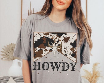 Howdy Shirt Cute Cowgirl Country Music Tshirt for Concert Bull Skull Western Graphic Tee Nashville Comfort Colors Trendy Aesthetic Clothing