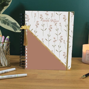 2026 datiert Wochenplaner | Anpassbares Layout und Cover | Altrosa geblümt