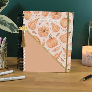 2026 datiert Wochenplaner | Anpassbares Layout und Cover | Weiche Kürbisse