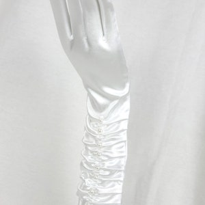 Ivory glove with stimulating pearls - Sydney Glove