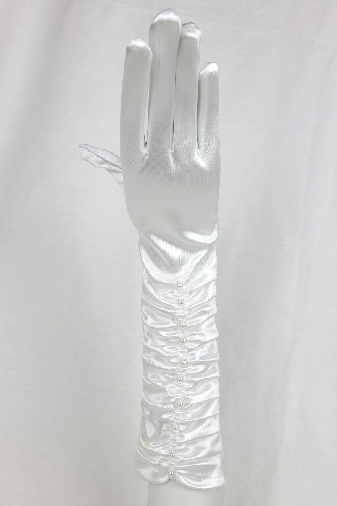 Vintage Style Satin Pearl Kitten Glove - Black