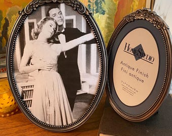 Pewter-look Picture Frame, Oval Window, Cottagecore, Small Photo 3.5 x 5 /5 x 7 / 7 x 9, Vintage Russ Berrie, Silver