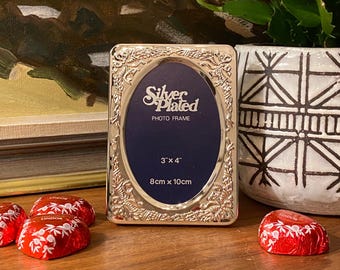 Silver Picture Frame Oval Opening Granny Chic Small Photo 3 x 5/ 3 x 4/ 3 x 3 Heart