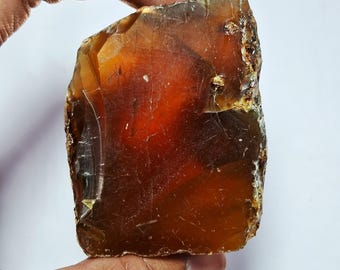 琥珀の石：天然の希少な透明レッドアンバー（329カラット、64X48X35 MM
