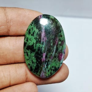 Ruby zoisite Cabochon: Naturligt rubin ädelstenshänge (51 karat, 36 x 24 MM)