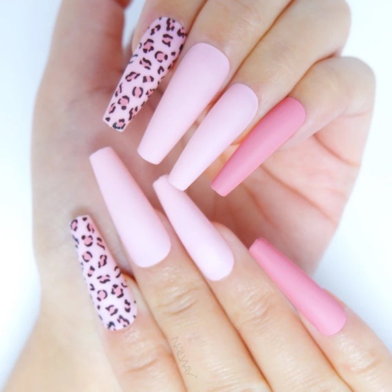 trendy pink nails