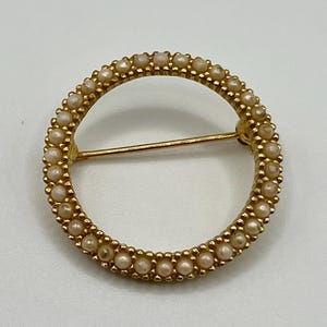 Vintage Circle Brooch ~ Gold Tone Wreath with Faux Pearls