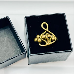 Vintage Large Abstract Brass Tone Wirework Statement Ring Size 12.5