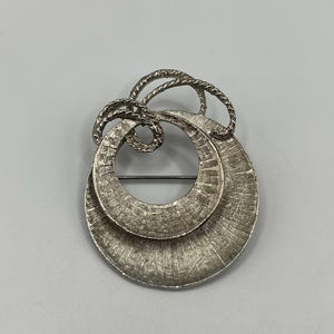 Vintage Textured Silver Tone Modernist Brooch with Twisted Rope Detail