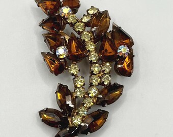 Broche Vintage En Forme De Feuille Avec Ambre Sculpté - Bijou Ancien En Alliage
