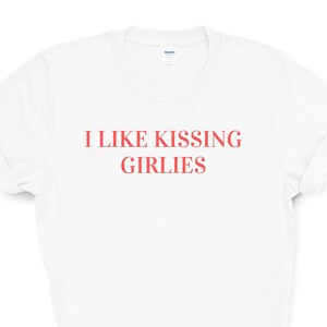 Camiseta I Like Kissing Girlies LGBT, camisa para o orgulho lésbico, camisetas WLW, camisas do orgulho gay, camisa do orgulho gen Z, presente para meninas gays