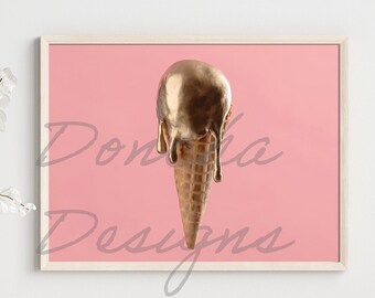 Cono de helado de oro derritiéndose sobre fondo rosa arte de pared imprimible, barbiecore, descarga digital