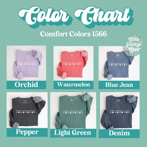 K&ouml;nnte beinhalten: Farbkarte mit zehn verschiedenen Farben von Langarmshirts mit dem Aufdruck "positive vibes are real" auf der Vorderseite. Die Farben sind Orchidee, Wassermelone, Jeansblau, Pfeffer, Hellgr&uuml;n, Denim, Marine, T&uuml;rkis, Schwarz und Wei&szlig;.