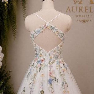 Brautkleid mit Wildblumenstickerei | A-Linien-Brautkleid aus Tüll | (Maßanfertigung) Bild 8