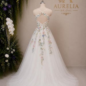 Brautkleid mit Wildblumenstickerei | A-Linien-Brautkleid aus Tüll | (Maßanfertigung) Bild 6