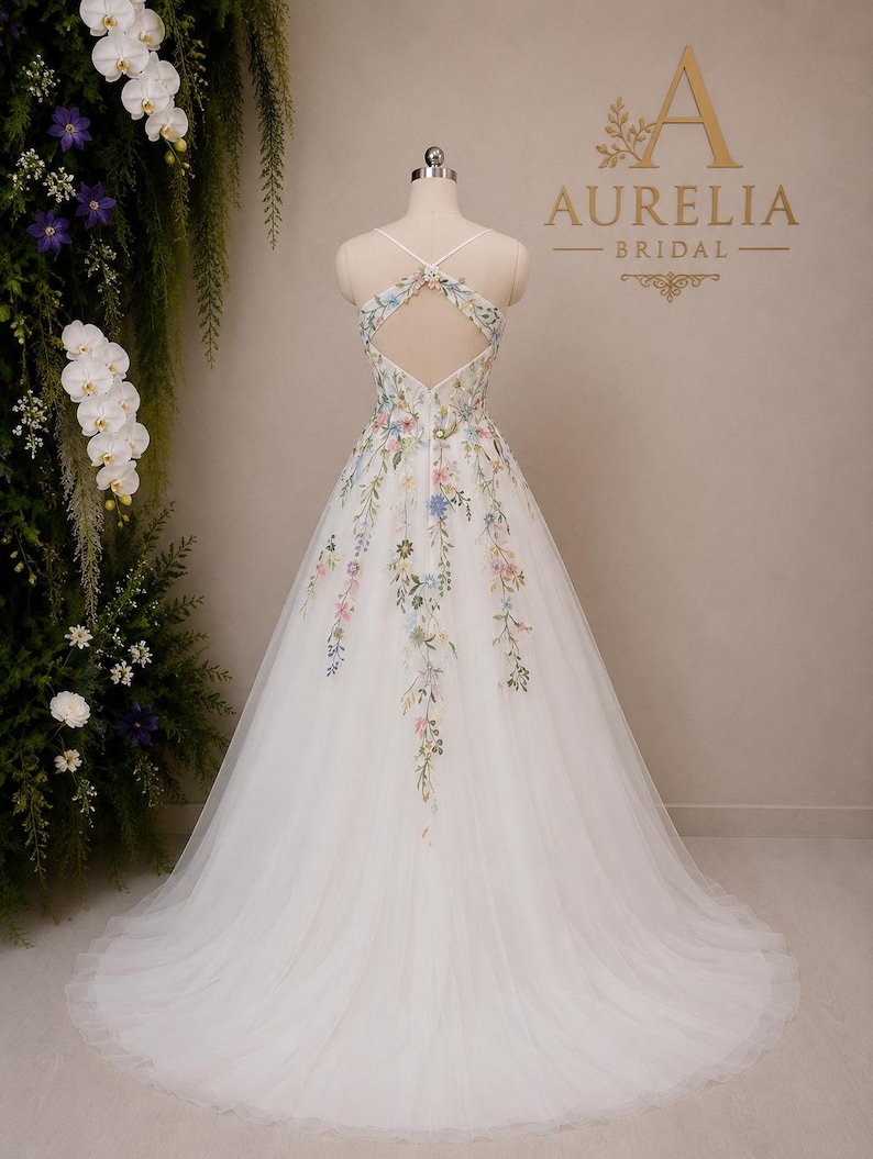Brautkleid mit Wildblumenstickerei | A-Linien-Brautkleid aus Tüll | (Maßanfertigung) Bild 6