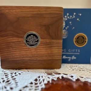 Prière de sérénité| Boîte à soucis | Boîte personnalisée | Cadeau sobriété | Rétablissement d'une dépendance | Porte-puce AA | Cadeau pour la personne parrainée | Pièce NA | Boîte Dieu