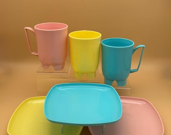 Vintage Jerywil Plastic Picnic Set | 1950s Pastel Dishes, Cups