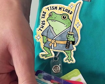 Carrete de insignias "T'was The 'Tism M'lord", meme divertido de rana hechicera, soporte de identificación de neurodiversidad, guerrero del autismo, diagnóstico de autismo, regalo extraño para enfermera