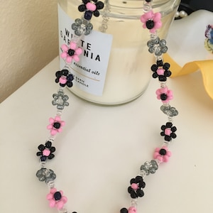 Y2k Daisy Chain Necklace, Handmade Flower Choker, Daisy Flower Bead Necklace, Spring Summer Jewelry, Black Pink Necklace, Gift for Her, Gift