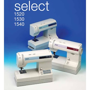 以下が含まれることがあります： モデル番号1520、1530、1540の白いPfaffミシン3台。ミシンは、「select」と「取扱説明書」のテキストが書かれた青い背景の上にあります。