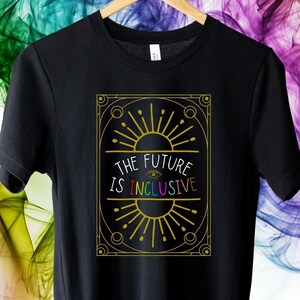 The Future is Inclusive Shirt, Pride Unisex Shirt, LGBTQ LGBTQIA T-Shirt, Regenbogen Flagge, Schwul, Lesbisch, Queer Tshirt, Coming Out Geschenk, Stolz Geschenke