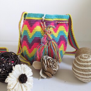 Petit mochila colombien fait main coloré