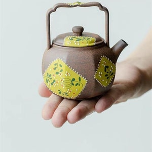 Yellow chrysanthemum pattern teapot