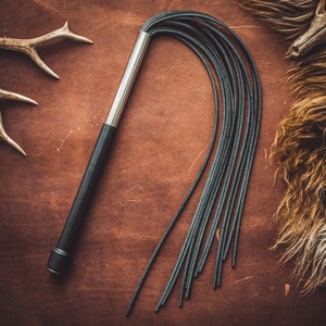 Narbenleder-Peitsche – eine handgefertigte Peitsche aus echtem Echtleder – Brage