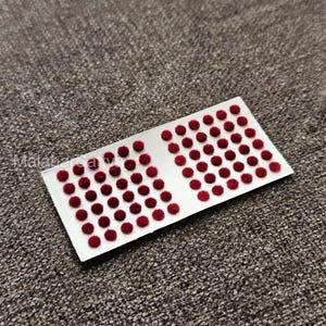 Ronde kastanjebruine fluwelen bindi | Traditionele zelfklevende bindi-set, huidvriendelijke lijm