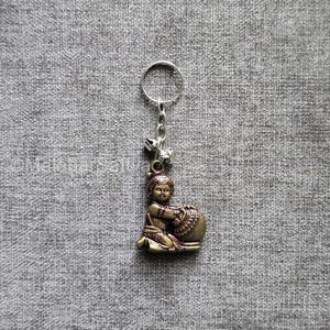 Lilla Krishna-nyckelring: Lekfull gudomlig charm - Religiös gåva