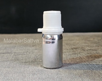 Aceite perfumado de sándalo: Aroma tradicional para meditación y puja.