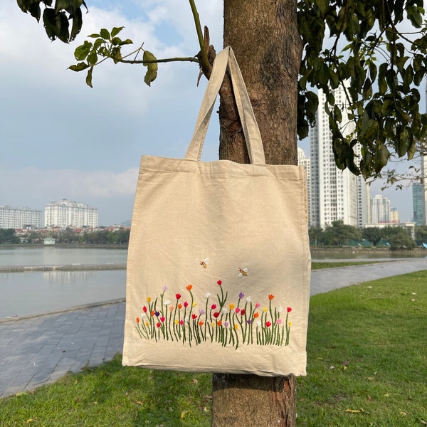 Bridesmaid Tote Bag/Embroidered Canvas/Custom Tote Bag/Embroidered Sweet Tulip Garden/Canvas Bag for Women/Personalized Gifts For Brides